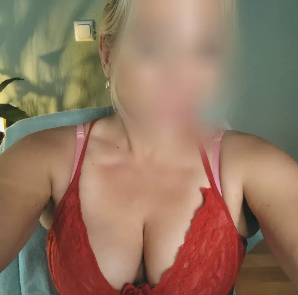 Anna, 37