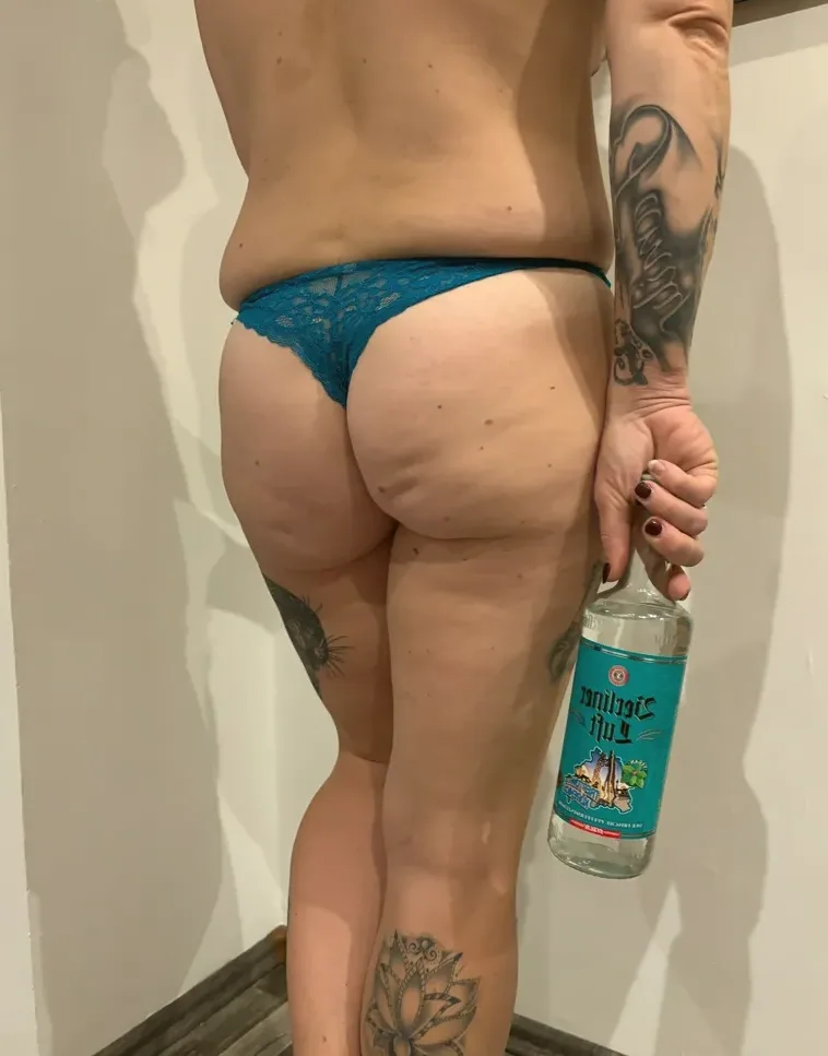 Emma, 28