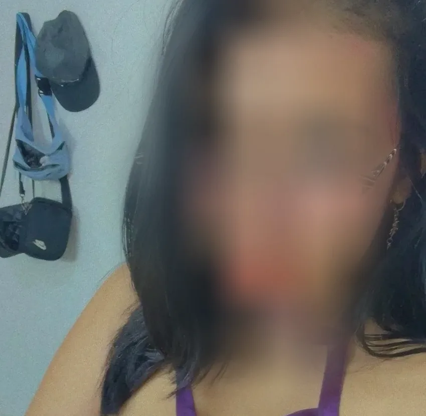 Manuela, 23