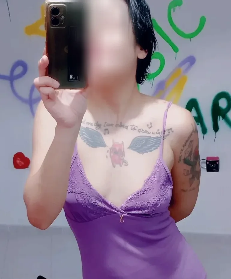 Sandra, 21