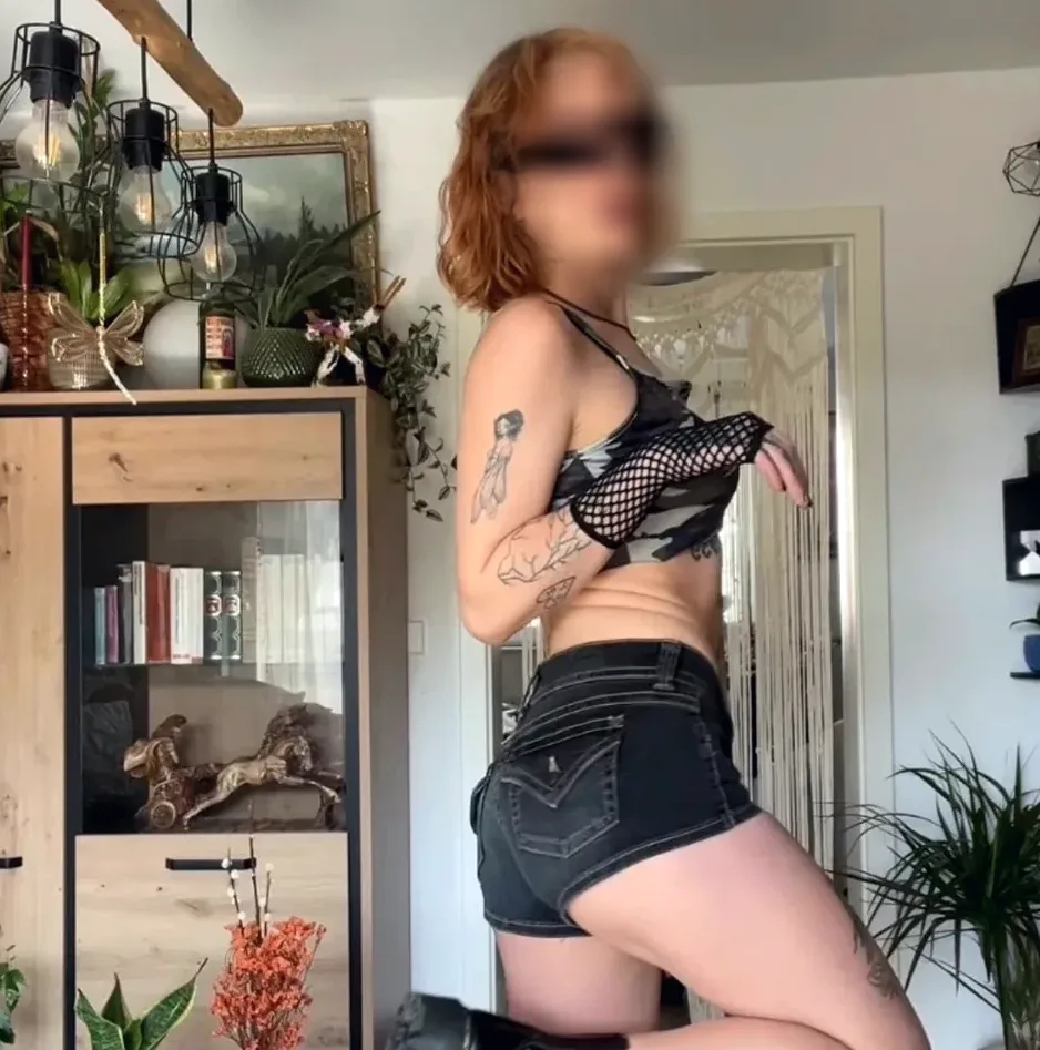 Sandra, 22