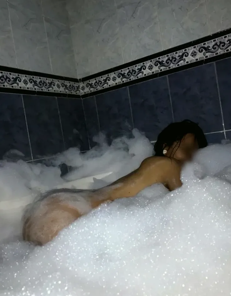 Sophie, 24
